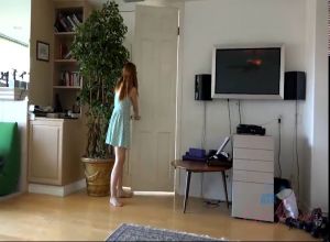 Красивая испанка любит играться с членом своего дружка